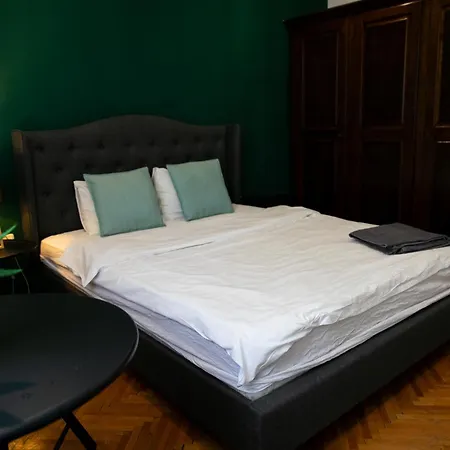 Low Cost Studio Bucarest